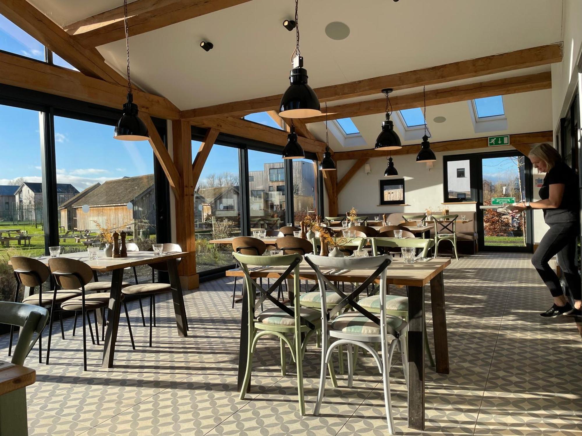 Cosy Cotswold Lodge By Your Home Here - Summer Sale For 3 Plus Nights - Ideal For Families With Log-Burner, Spa, Private Parking And Heated Swimming Pools Ashton Keynes Exterior foto